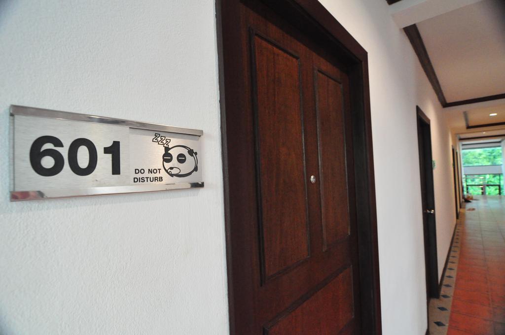 Forty Winks Phuket Hotel Patong Exterior photo