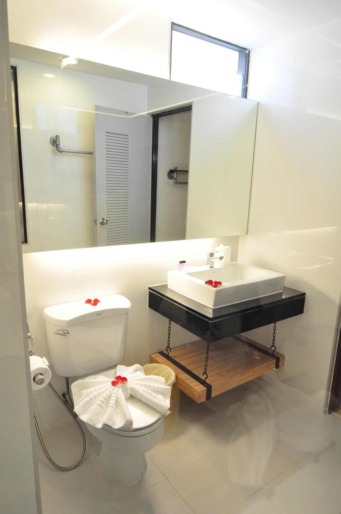 Forty Winks Phuket Hotel Patong Exterior photo