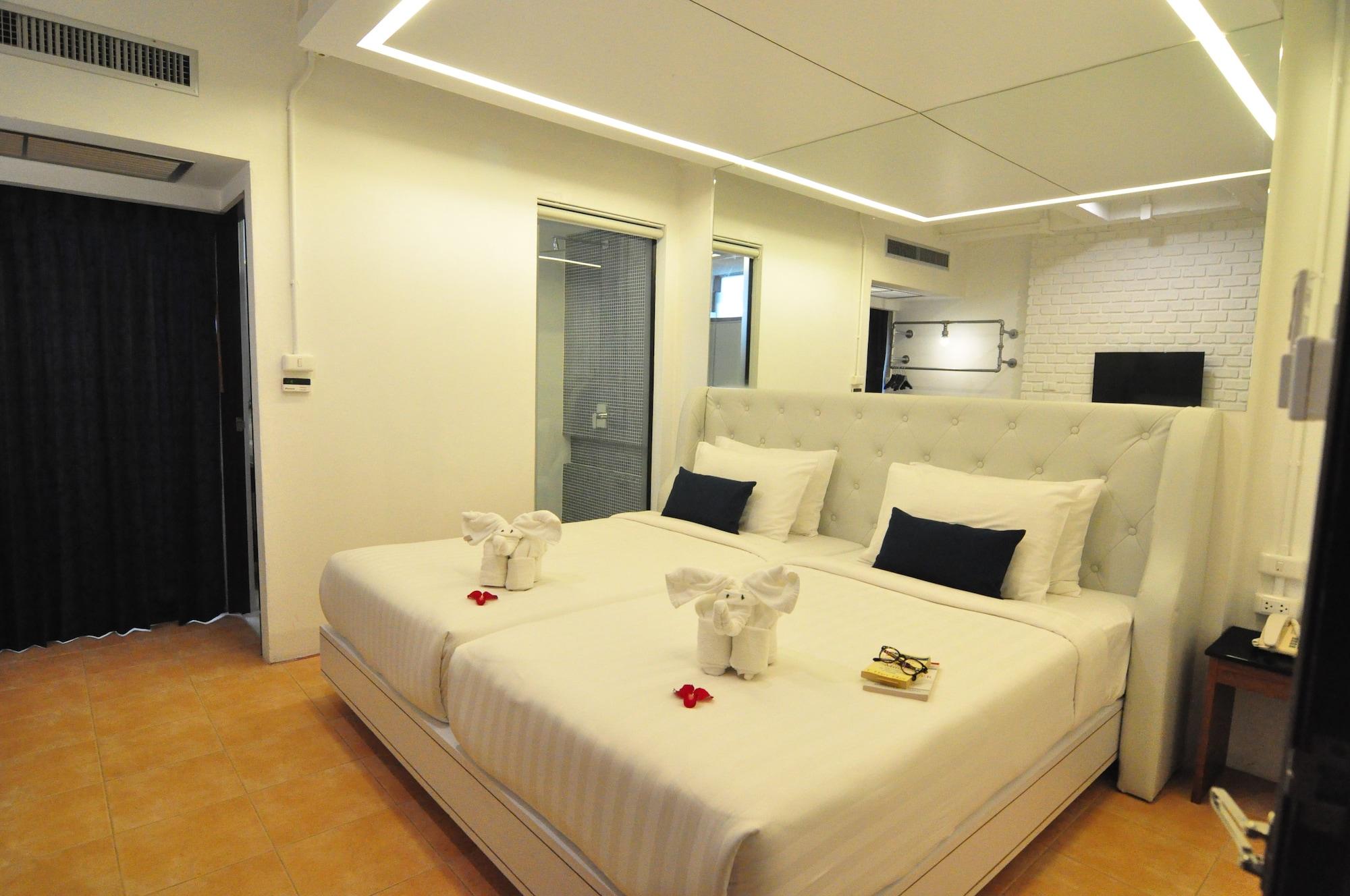 Forty Winks Phuket Hotel Patong Exterior photo