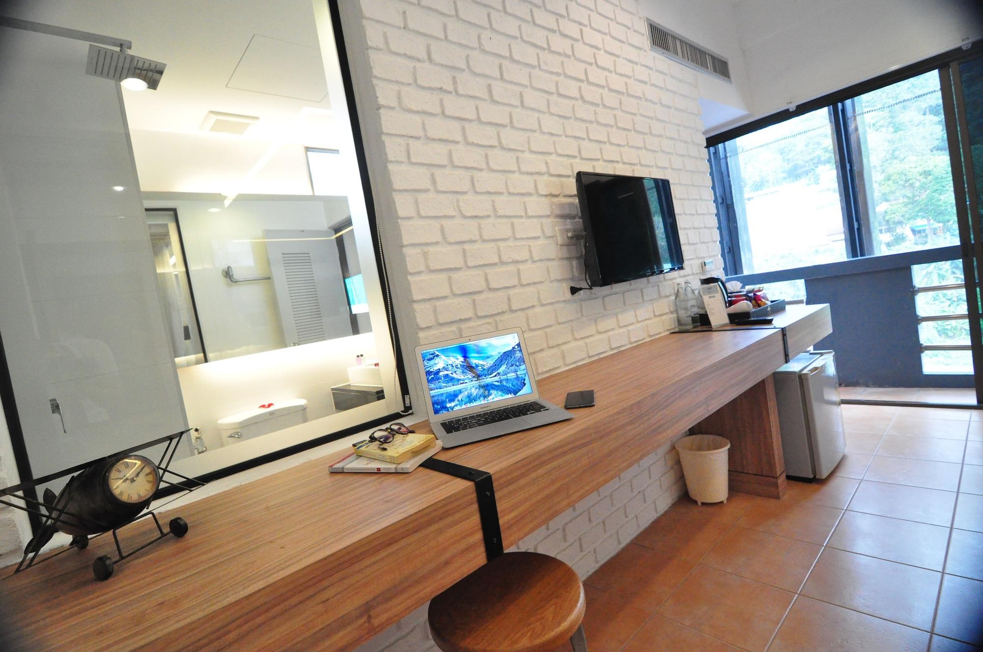 Forty Winks Phuket Hotel Patong Exterior photo